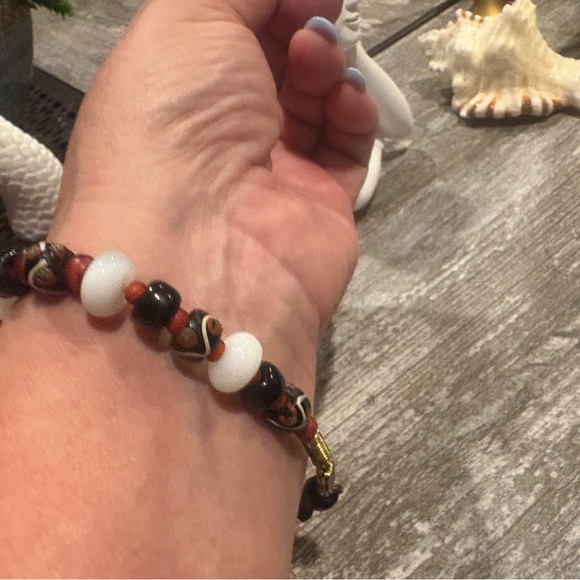EUC,  Elegant Multicolor Beaded Bracelet - Picture 9 of 9